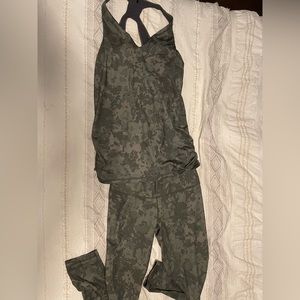 PRANA WOMENS WORKOUT SEAT size medium color is kale!